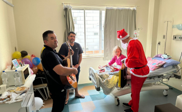 Voluntários da Tintas Farben levam música a alas e quartos do Hospital São José
