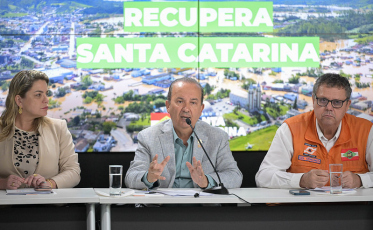 SC anuncia 18 medidas sociais e econômicas para auxiliar famílias após enchentes