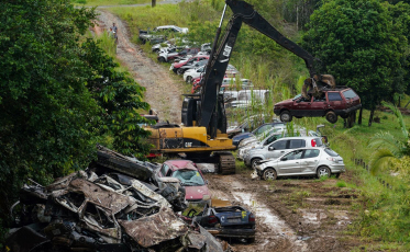 Detran destruirá 2,4 mil veículos abandonados em SC