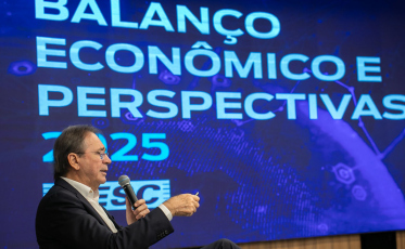 Cenário fiscal pressiona juros e afetará crescimento em 2025, diz FIESC