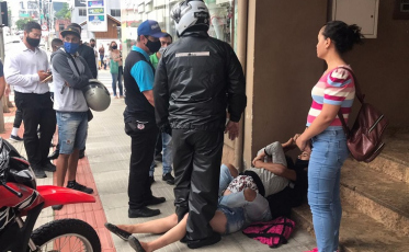 Após furtar celular, mulher é imobilizada por populares