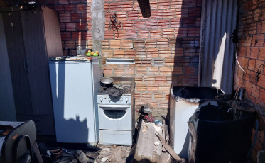 Incêndio em casa deixa moradora ferida em Criciúma