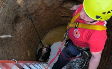 (Atualizada) Cavalo caído em poço é resgatado em Criciúma