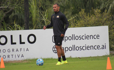 Arilson não sente dores na costela e treina normalmente