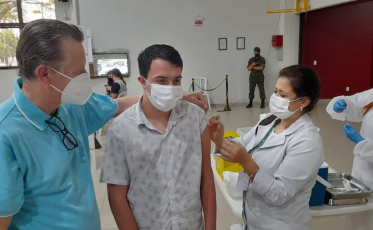 Criciúma inicia vacinação em adolescentes de 16 anos e reforço em idosos acima de 80 anos