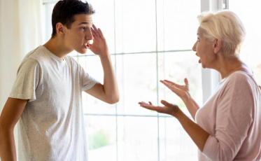 Como lidar com um adolescente? Especialista frisa importância de saber ouvir (ÁUDIO)