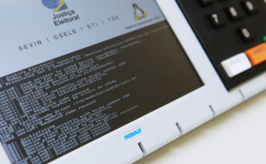 Plenário avalia relatório do Ministério da Defesa sobre urnas eletrônicas (ÁUDIO)