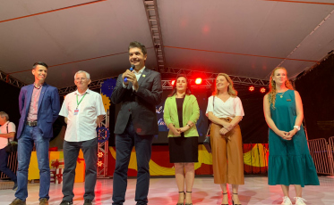 Chegada do Papai Noel abre Natal 2022 e encanta famílias na Praça Nereu Ramos