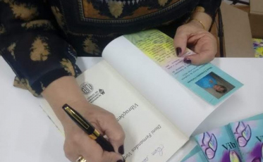 Escritora tubaronense lança livro em Criciúma