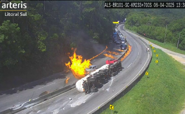 [Vídeo] BR-101: Carreta explode e interdita Morro dos Cavalos 