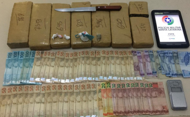 Homem é flagrado com quase cinco quilos de maconha