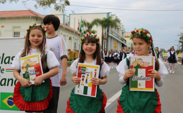 União de pais, filhos e escolas marcam desfile em Cocal do Sul