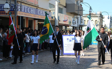 Urussanga celebra a Pátria com desfile na Praça Anita Garibaldi