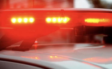 Polícia investiga morte de jovem encontrado em empresa; causa aparente envolve cães