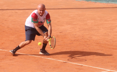 Seis categorias disputam as finais da Copa Internacional de Tênis neste sábado  