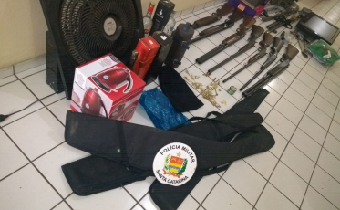 Dupla é detida com objetos roubados em assalto