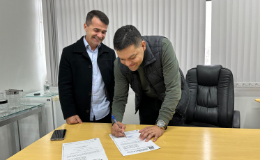 Lei que prioriza laudo a alunos que precisam de professor auxiliar já está em vigor na cidade