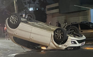 Motorista é encaminhado à delegacia após capotamento em Criciúma