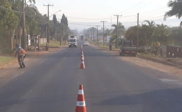 Colocação da última camada asfáltica na Luiz Rosso tem início