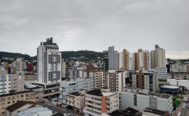 Sul catarinense com terça-feira de chuva e temperatura amena 