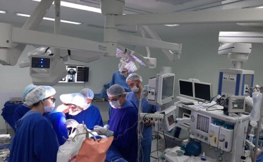 Criciumense com síndrome passa por cirurgias há 15 anos em hospital de Florianópolis