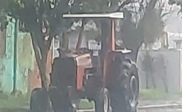 [Vídeo] Trator furtado em Balneário Arroio do Silva é recuperado no RS