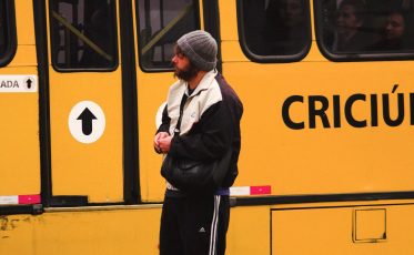 [Vídeo] Vaguinho se passa por morador de rua e diz que adotará internação involuntária em Criciúma