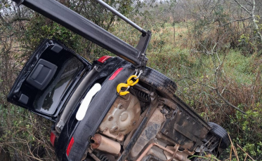 Veículo sofre capotamento em em Maracajá