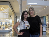 Amanda Farias com a consultora de amamentação Enez Arend