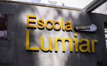 Escola bilíngue abre 25 vagas para professores em Criciúma