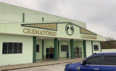 Corpo do cantor Airton Machado é velado em crematório de Criciúma; cinzas serão levadas para sua cidade natal 