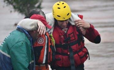 Bombeiros de SC já resgataram 516 pessoas e 84 animais no RS