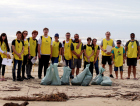 Acadêmicos e professores da Unesc recolhem 26 kg de lixo na orla do Balneário Rincão