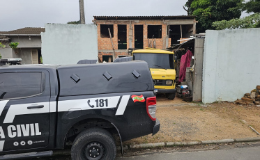 ((Áudio e fotos))Operação em Criciúma mira receptadores de fios de energia; um foi preso 