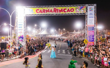Carnaval reúne 100 mil pessoas no Balneário Rincão