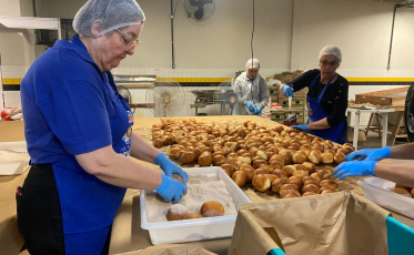 [Vídeo] Cheiro e gostinho abençoado:  Fábrica de Sonhos mira 100 mil unidades no Cerco de Jericó