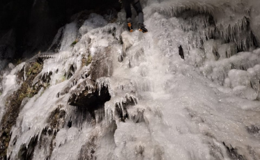 [Vídeo] Escaladores aproveitam gelo e fazem atividade inédita na Serra do Rio do Rastro