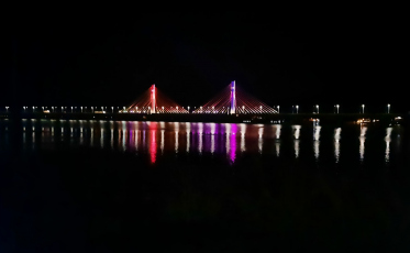 Ponte Anita Garibaldi é Iluminada em homenagem ao Dia do Orgulho LGBTQIAPN+