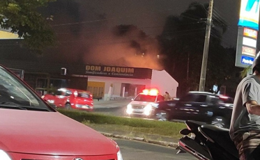 Padaria pega fogo na Avenida Centenário (VÍDEO)
