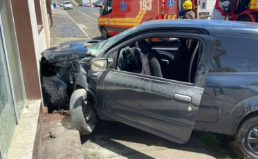 Colisão deixa três mulheres feridas