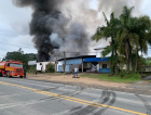 Incêndio de grandes proporções atinge empresa em Urussanga 