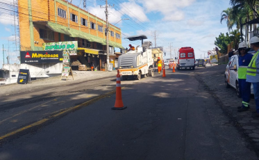Trânsito é alterado na Avenida Luiz Lazzarin por fresagem