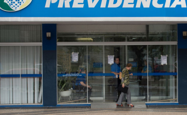 Projeto aprovado na Câmara dispensa perícia de doenças graves no INSS