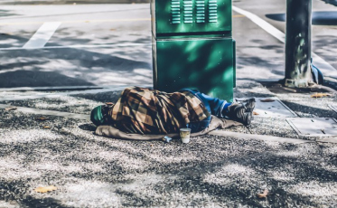 [Áudio] Moradores de rua: Ofensiva com forças de segurança e projeto de internação involuntária na Câmara