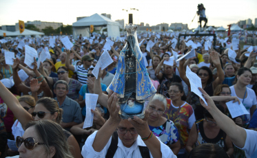 “É um dia de festa, de alegria, nós celebramos a mãe de Deus e nossa mãe”