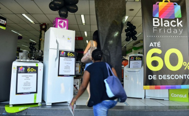 Oito em cada dez brasileiros devem fazer compras na Black Friday