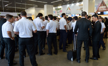 Aeronautas aprovam proposta de empresas e encerram greve