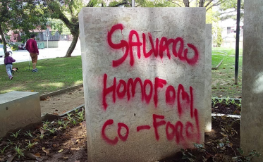 Nova pichação contra fala de Salvaro na Praça do Congresso