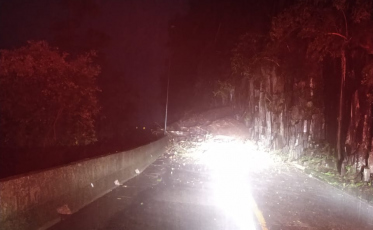 Serra do Rio do Rastro segue interditada após queda de barreira