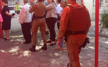 Vídeo: polícia dispersa eleitores no Lapagesse